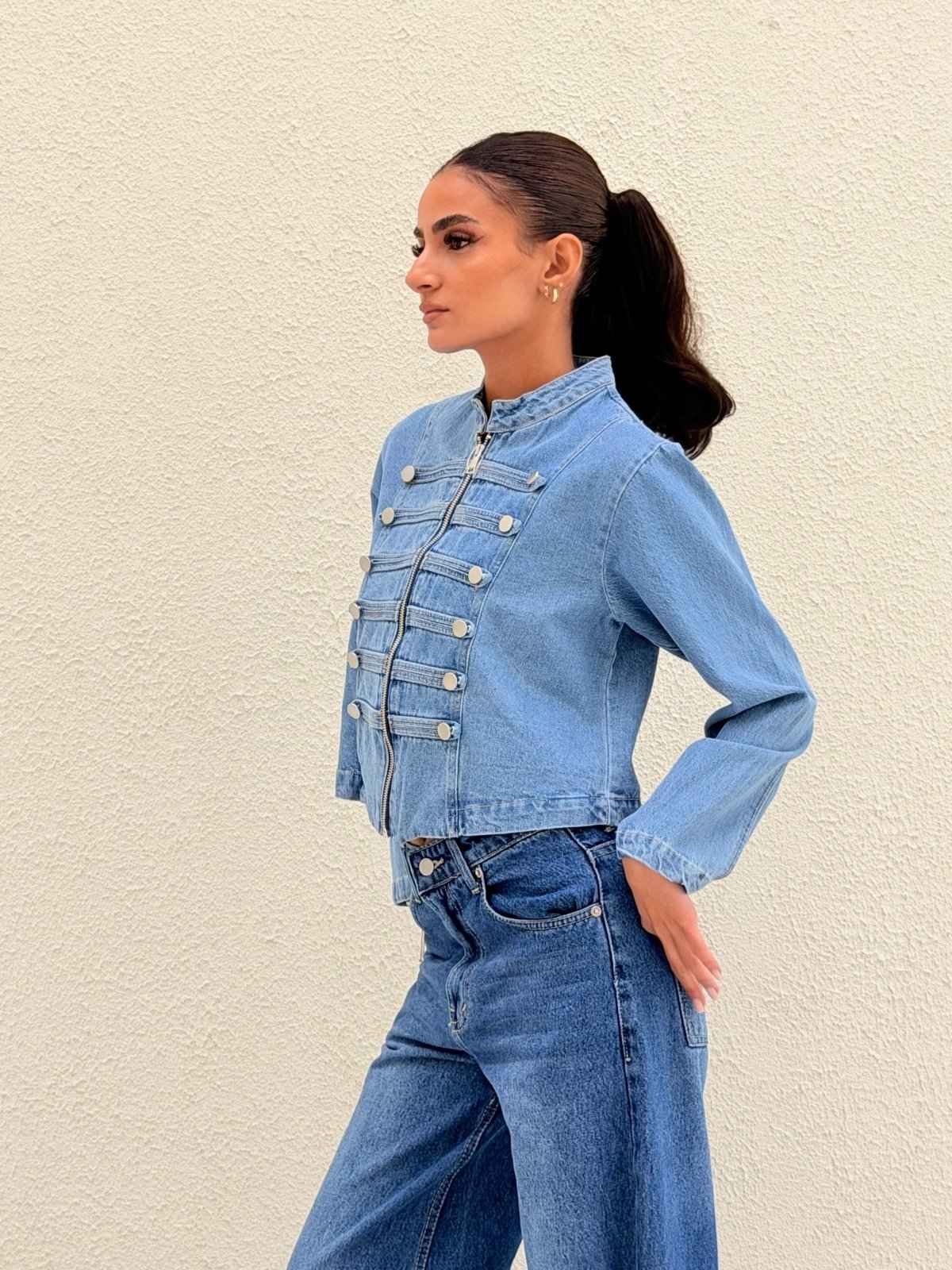 Buttoned denim jacket