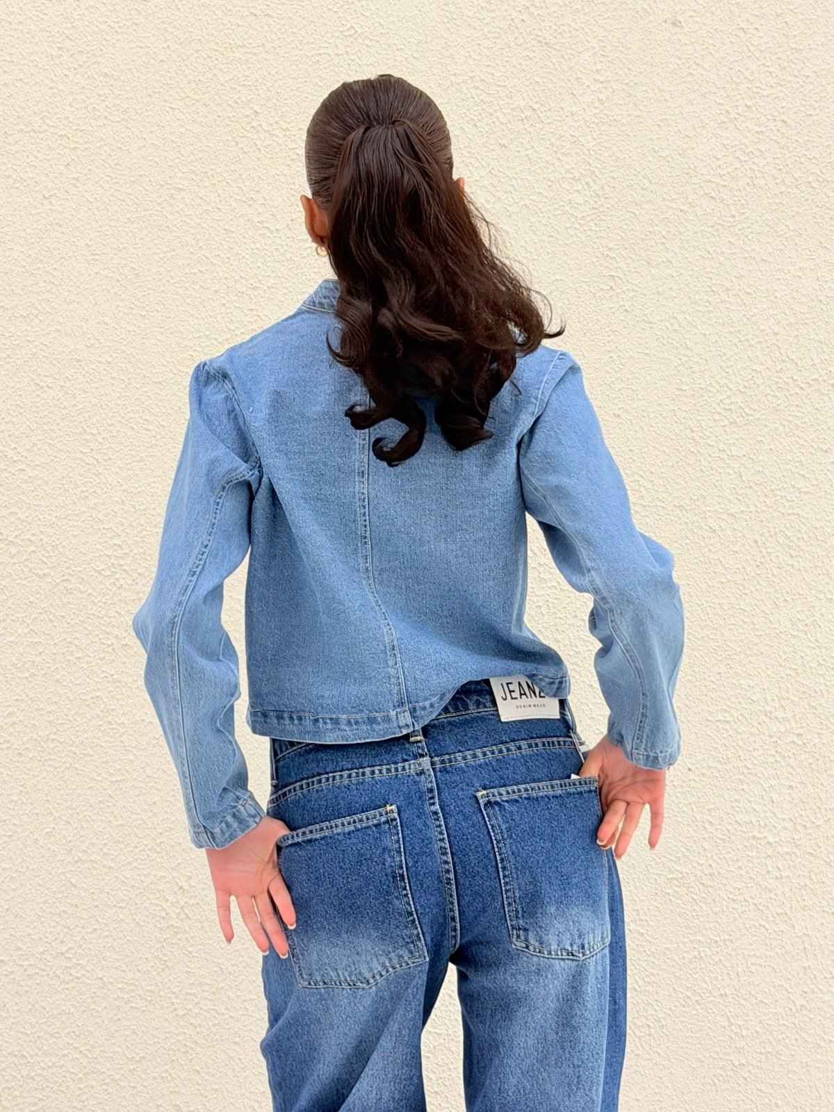 Buttoned denim jacket