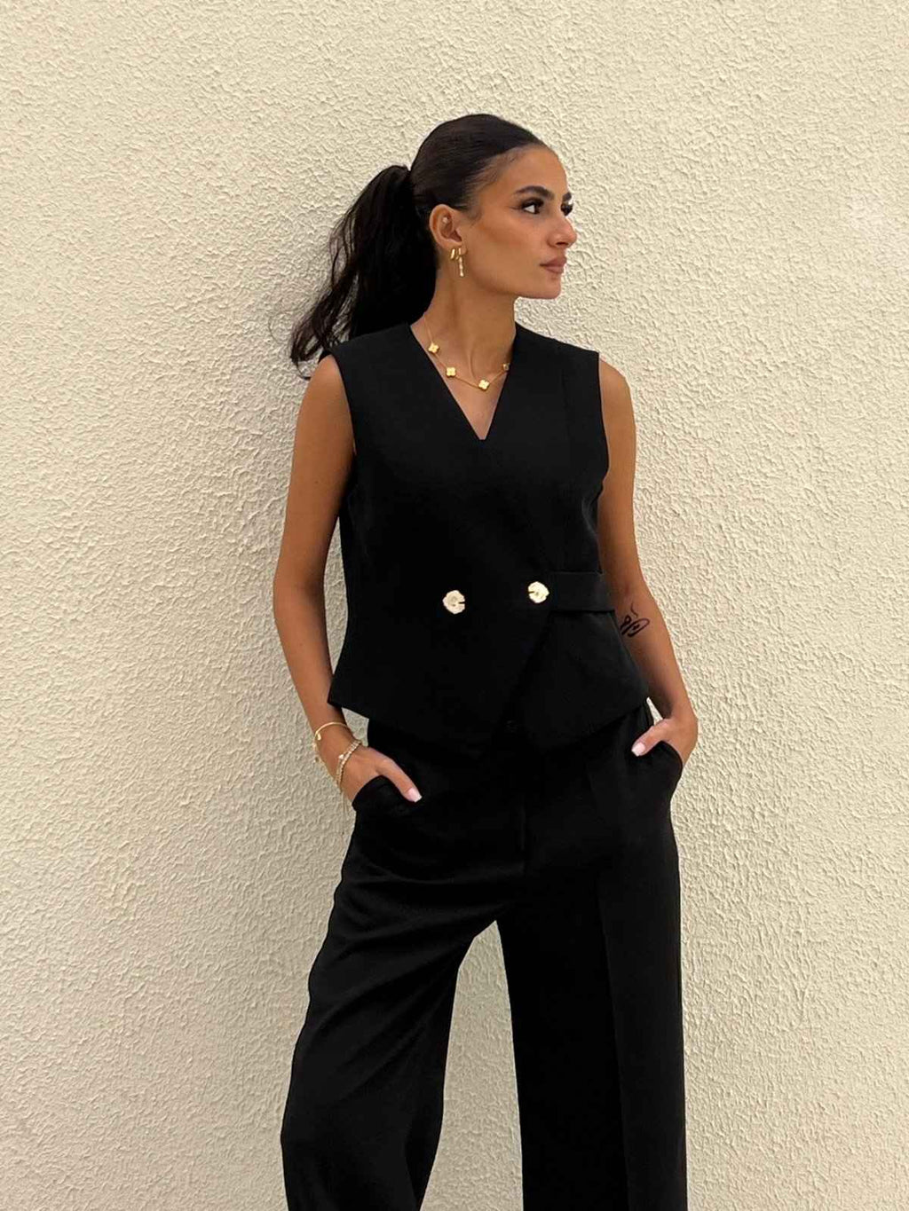 AURA V-VEST