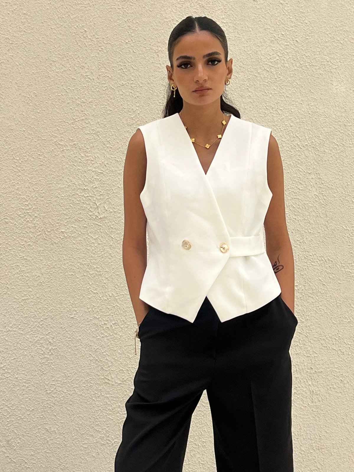 AURA V-VEST