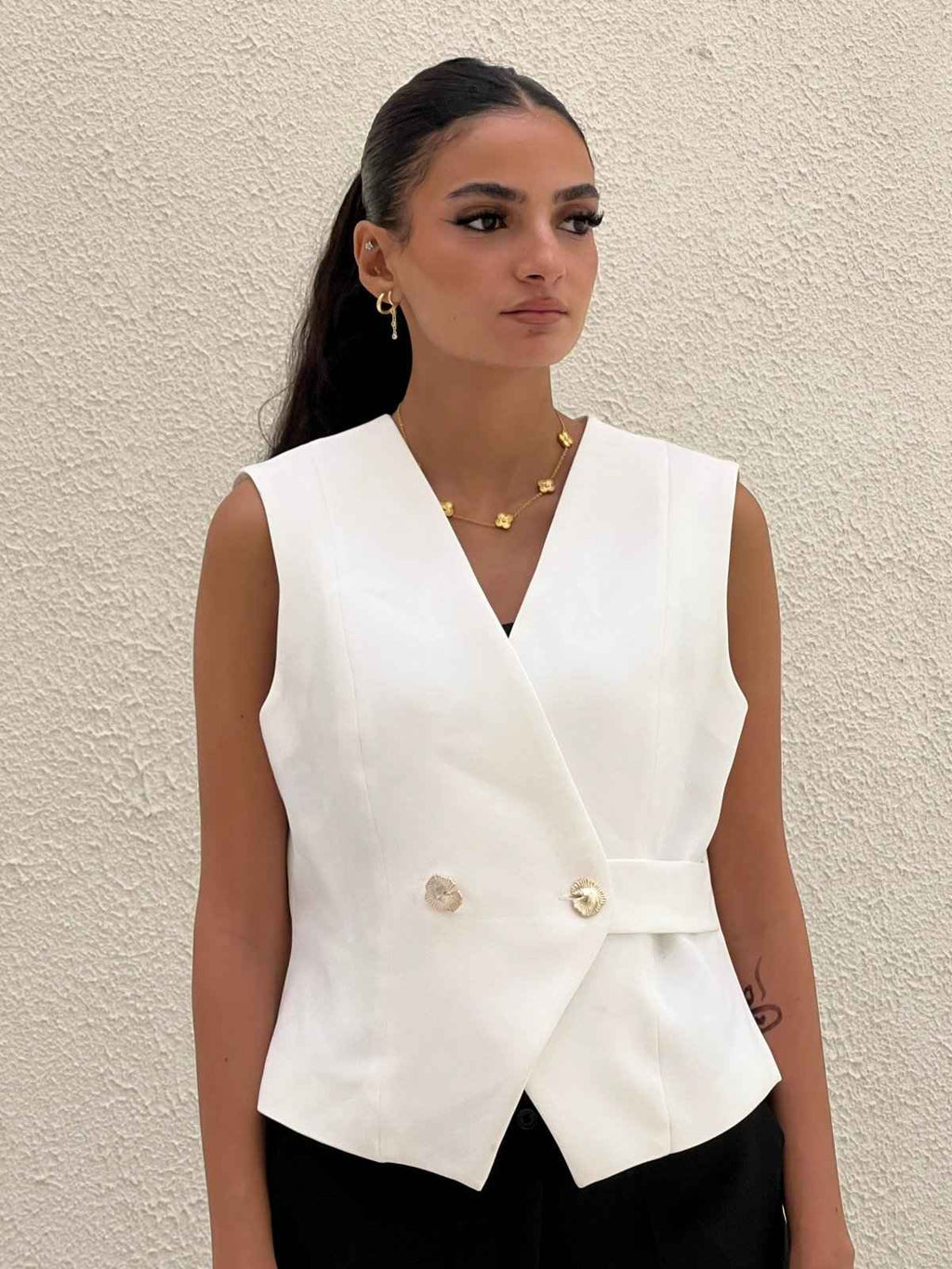 AURA V-VEST
